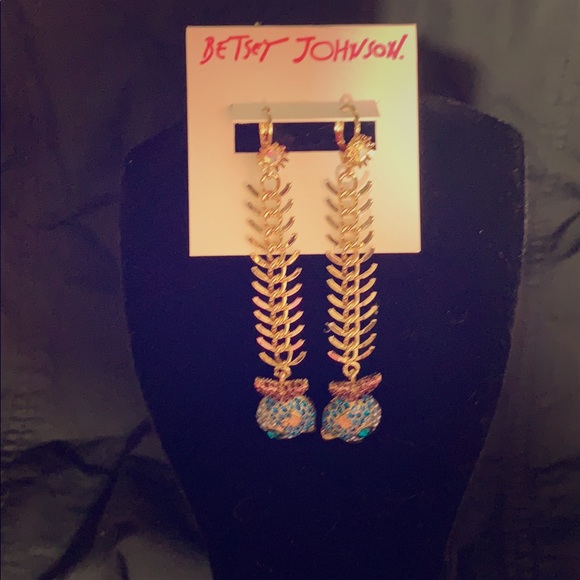 Betsey Johnson CATCH of the day earrings - Picture 3 of 6